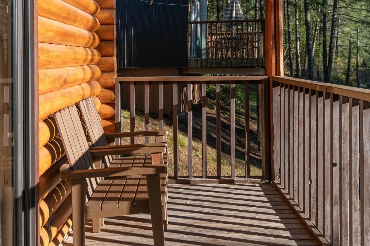 ****  Cusheon Lake Resort Ganges Canada